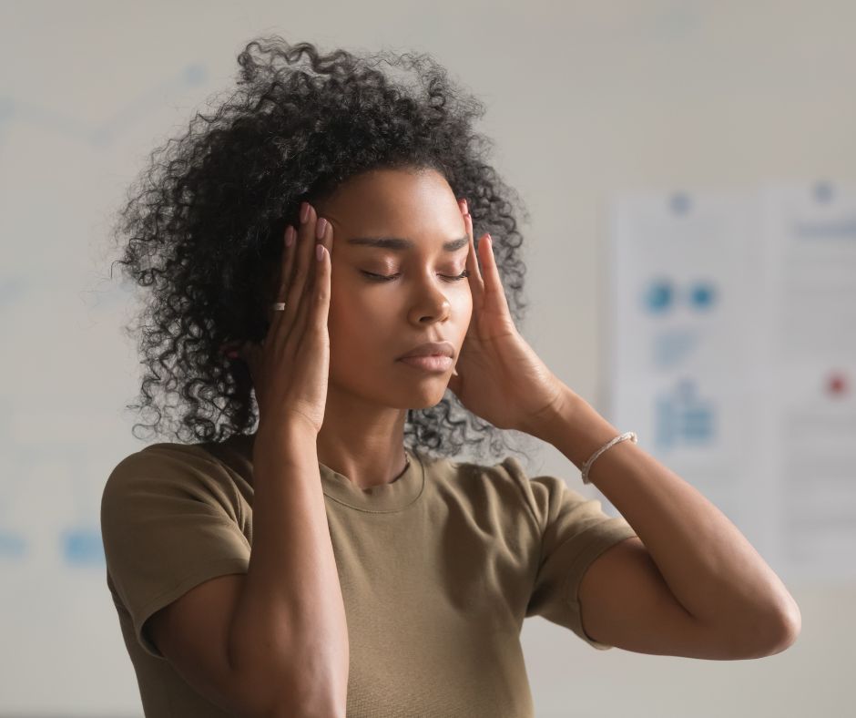 Une femme ressent de la fatigue émotionnelle